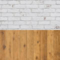 Fotohintergrund 2in1: Weiße Ziegelwand mit Eichendielen – Ausschnitt 250 x 500 cm