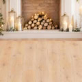 Fotohintergrund 2in1: Weißer Landhaus-Kamin mit Holzboden – Ausschnitt 250 x 500 cm
