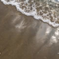 Fotohintergrund: Nasser Sand am Wellensaum – Ausschnitt 200 x 200 cm