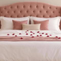 Fotohintergrund: Romantisches Samtbett – Ausschnitt 150 x 150 cm